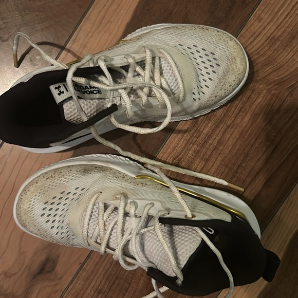 Basketball shoes - Picture 4 of 4